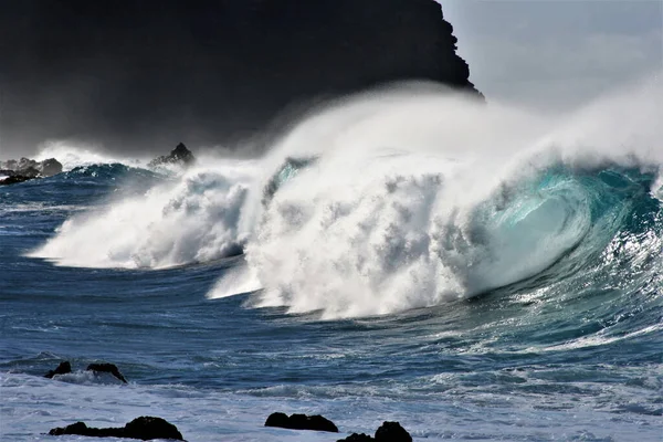 Foto Van Golven Brekende Zee Aan Kust Van Tenerife — Stockfoto