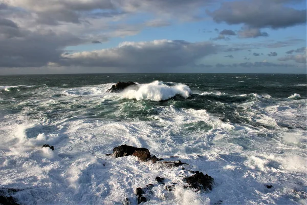 Stora Vågor Bryter Stranden Udde Frouxeira Coruna Galicien Spanien Tillfällig — Stockfoto