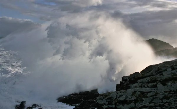 Велетенські Хвилі Розбиваються Берег Мис Frouxeira Coruna Galicia Іспанія Тимчасове — стокове фото