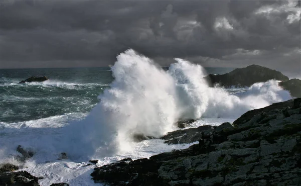 Велетенські Хвилі Розбиваються Берег Мис Frouxeira Coruna Galicia Іспанія Тимчасове — стокове фото