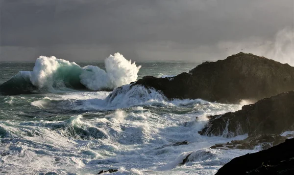 Giant Waves Breaking Shore Cape Frouxeira Coruna Galicia Spain Temporary — Stock Photo, Image