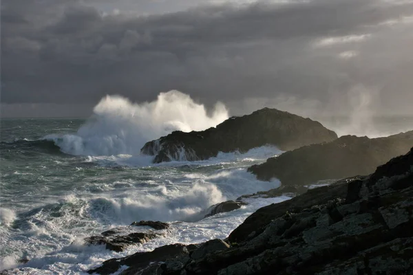 Riesige Wellen Brechen Ufer Kap Frouxeira Coruna Galicien Spanien Temporäre — Stockfoto