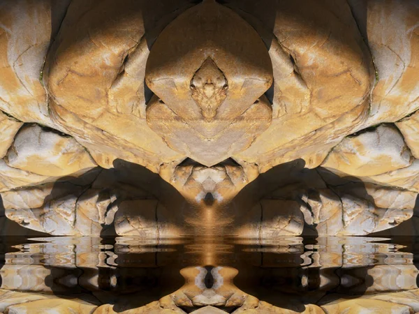Συμμετρική Φωτογραφία Ενός Πορτοκαλί Βράχου Γυαλισμένου Από Δράση Της Διάβρωσης — Φωτογραφία Αρχείου