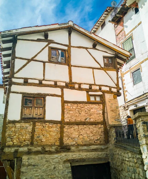 西班牙La Rioja Soto Camos村的典型住房 图库照片