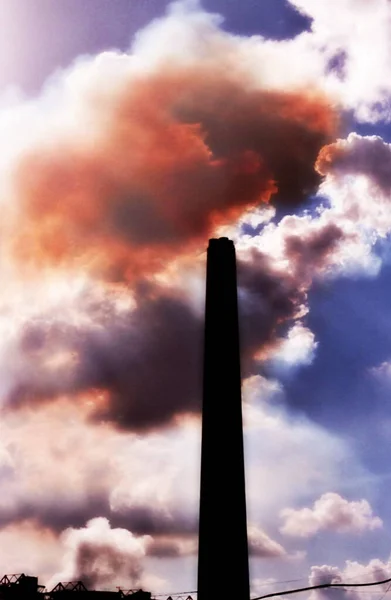 Soluduğumuz Havayı Endüstriyle Kirleterek Dağıtıcı Filtresiyle Kavramsal Fotoğrafla Gösterilen Yaşama — Stok fotoğraf