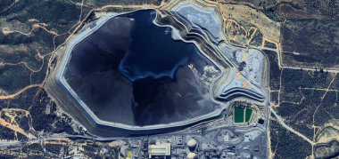 Huelva ilindeki bakır atık göleti, yüksek potansiyel kirlilik ve kirlenme riski,