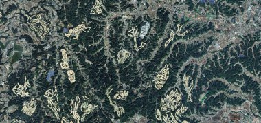 Tokyo 'da insanlar için ev yapmak için neredeyse hiç yer yok, ama birçok golf sahası inşa etmek için yeterli alan var.,