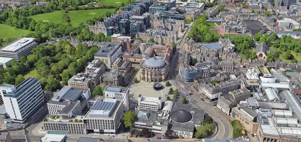 stock image When disrespect for Art occurs in Architecture, we have examples like this one in which the monumental part of the city of Edinburgh is attacked by modern office buildings.