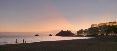 Almuecar 'dan bir hatıra, San Cristobal plajından gün batımı Granada, Endülüs, İspanya' da turizm beldesi.,