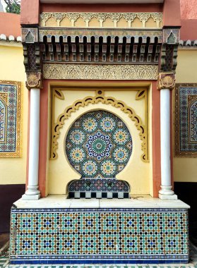 Almuecar, Granada, İspanya 'dan hatıra, botanik bahçesindeki Arap çeşmesi.,