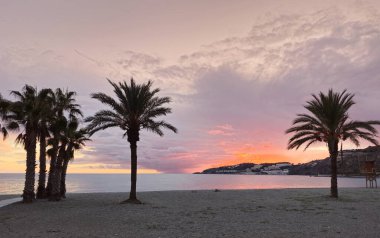 Almuecar 'dan bir hatıra, San Cristobal plajından gün batımı Granada, Endülüs, İspanya' da turizm beldesi.,