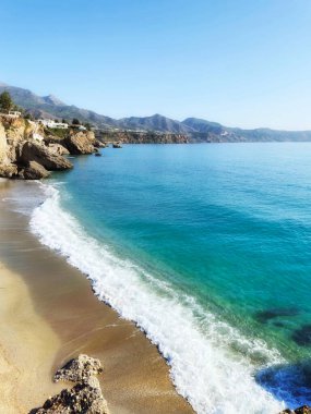Nerja, Mlaga 'dan hatıra, Endülüs' ün beyaz köylerinden biri, İspanya, Calahonda plajı, Avrupa balkonundan fotoğraf, Akdeniz,