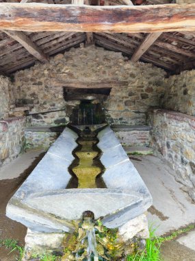 Eski çamaşırhane, Soto de Agues köyü, Alba yolunun başladığı yer, Redes Doğal Parkı, Asturias, İspanya,