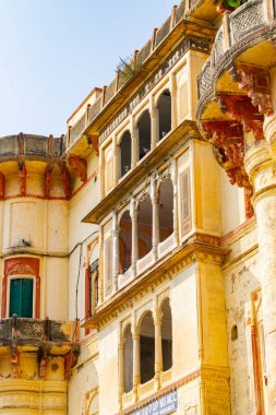 Varanasi şehrinde ziyaret edilen binaların mimari detayları.