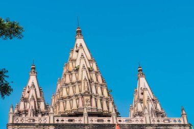 Varanasi şehrinde ziyaret edilen binaların mimari detayları.