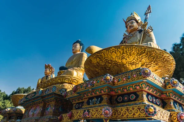 Tre Statue Buddha Oro Parco Culto Vicino Alla Città Kathmandu — Foto Stock