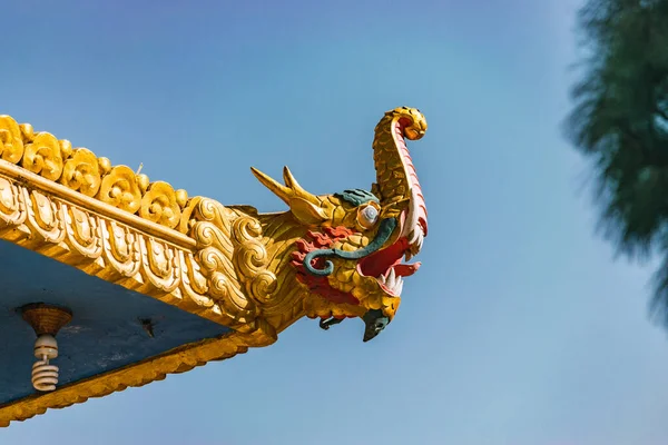 Drie Boeddhabeelden Goud Een Aanbiddingspark Bij Kathmandu Stad — Stockfoto