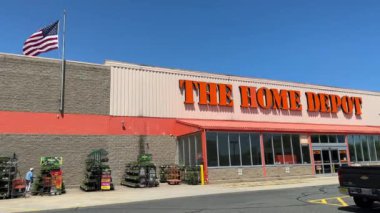 Home Depot bir Amerikan iş simgesi bayrağı tüm perakende mağazalarında sergiliyor