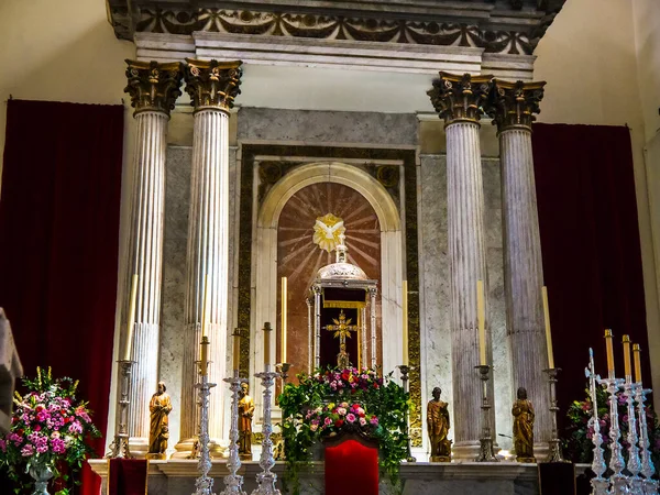 Интерьер Католической Католической Церкви Святой Марии Коронован Скале Джибриль Входа — стоковое фото