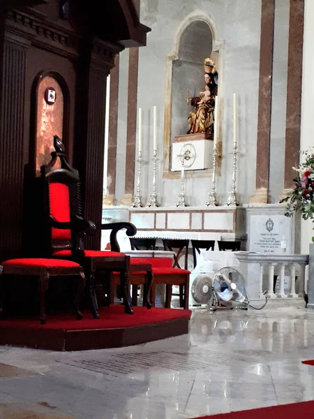 Wnętrze Katolickiej Katedry Najświętszej Marii Panny Ukoronowanej Skale Gibraltaru Przy — Zdjęcie stockowe