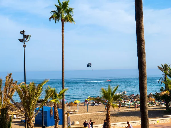 Powiesić Szybowiec Nad Plażą Promenady Fuengirola Costa Del Sol Hiszpania Obrazy Stockowe bez tantiem