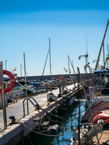 Hamnen Och Marinan Fuengirola Spaniens Costa Del Sol Detta Fortfarande — Stockfoto