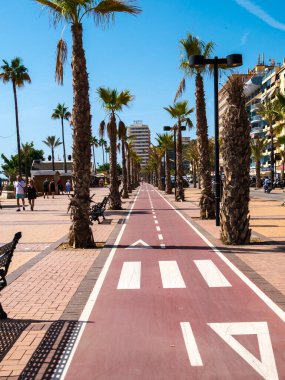 İspanya 'daki Costa Del Sol' da Fuengirola 'daki gezinti güvertesi.