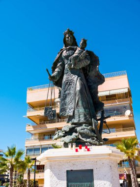 Stella Maris rolünde Bakire Meryem heykeli (denizin yıldızı) ve Fuengirola 'da gezinti güvertesinde Bebek İsa. İspanyollar 'ın çok dindar insanlar olduğunu ve yüzyıllar boyunca balıkçılık, keşif ve fetihten sonra deniz yolculuğu yapan bir ulus olduklarını hatırlatır. 