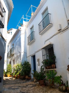 Frigiliana is one of the most beautiful white villages of the Southern Spain area of Andalucia in the Alpujarra mountains. The steep narrow streets are picturesque and climbing the steep streets in the old Town is a challenge. 