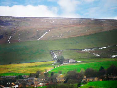 Lancashire 'daki Pendle Hill Burnley' deki Ightenhill 'den görülmüş. Burada 1612 'de cadılıkla suçlanan 12 kişi vardı. Biri hapiste öldü, biri cezalandırıldı ve 10 'u cadı olarak asıldı.