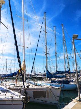 Marina ve bağlantı noktası Fuengirola Costa del Sol Güney İspanya üzerinde