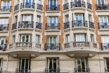 Paris 'te bir evin tipik dış görünüşü