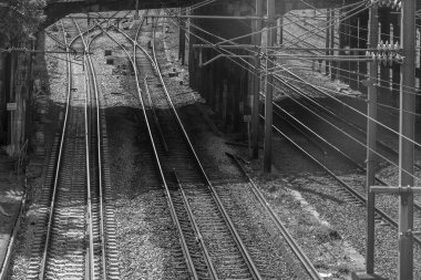 Şehirdeki tren rayları.