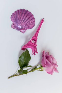 Gül, Eyfel kulesi, beyaz arka planda pembe gül.