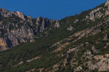 Dağlardaki güzel dağ manzarası