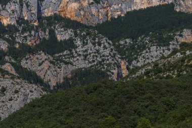 Dağlardaki güzel dağ manzarası