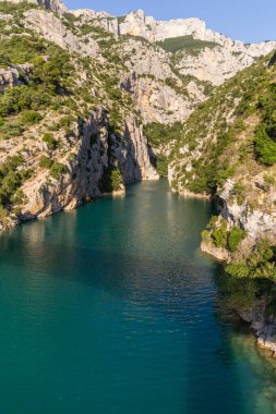Fransız Rivierası 'ndaki göl ve dağlar