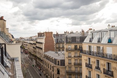 Paris, Fransa - 11 Ekim, 2018: Sokak ve Paris, Fransa manzarası.