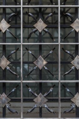 Kafes ve demir kafesli metal pencere