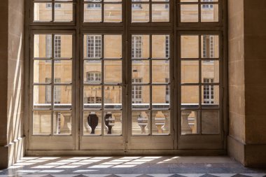 Paris, Fransa - Kasım 21, 22 0 17: Louvre Müzesi, Paris Fransa