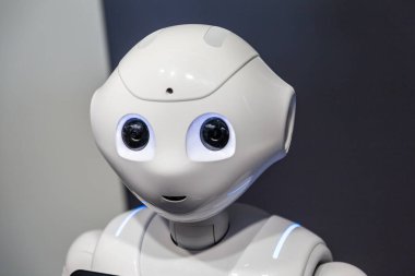 Beyaz gözlü robot, yaklaş.