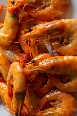 Sarımsak soslu karides.