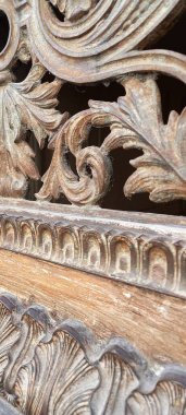 Eski ahşap bir kapı.