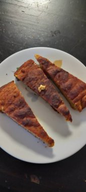 Soslu kızarmış tavuk kanadı.