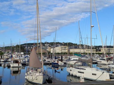 konservelerdeki güzel liman