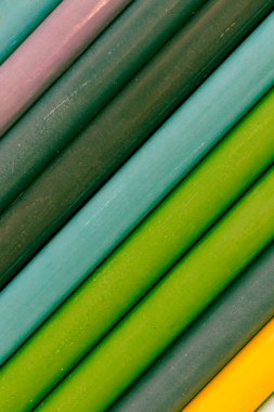 Renkli plastik tüpleri kapat.