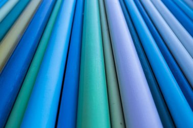 Renkli plastik borular arka arkaya. soyut arkaplan.