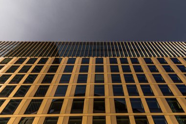 Modern ofis binası cephesi