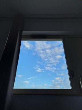 beyaz pencereli pencere