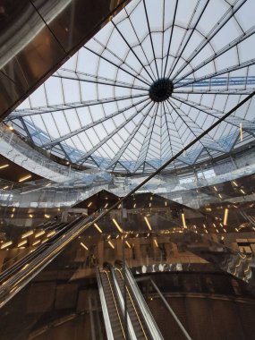 Şehrin modern binası